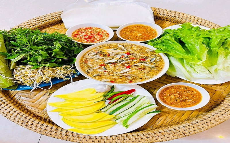 Gỏi cá trích "xứ Đà" món ngon gây thương nhớ