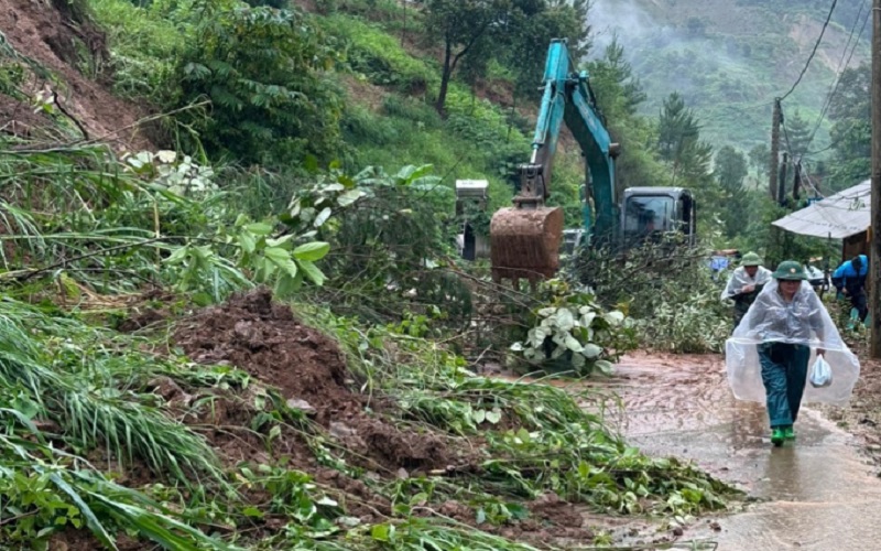 Thông xe Quốc lộ 32 đi qua huyện Mù Cang Chải, tỉnh Yên Bái