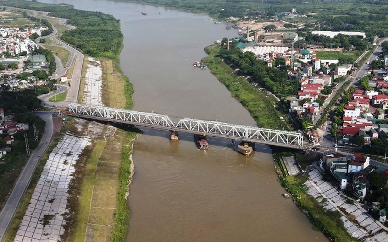 Gỡ điểm nghẽn trên tuyến vận tải thủy tại cầu Đuống