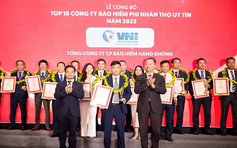 Tin VNI: VNI vươn lên TOP 8 công ty bảo hiểm phi nhân thọ uy tín 2023