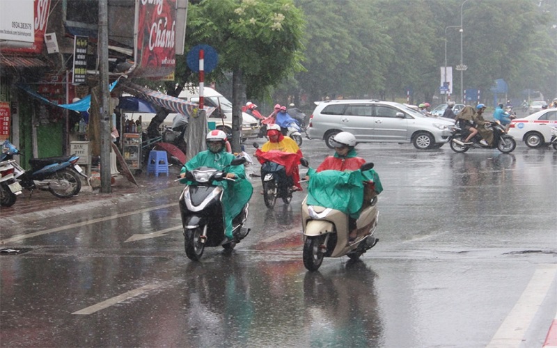 Thời tiết hôm nay (15-8): Bắc Bộ, Trung Bộ mưa to, vùng núi nguy cơ lũ quét, sạt lở đất