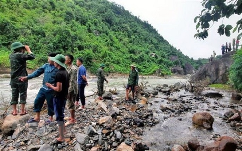 Sơn La: Hai mẹ con đi làm nương về, bị lũ cuốn trôi