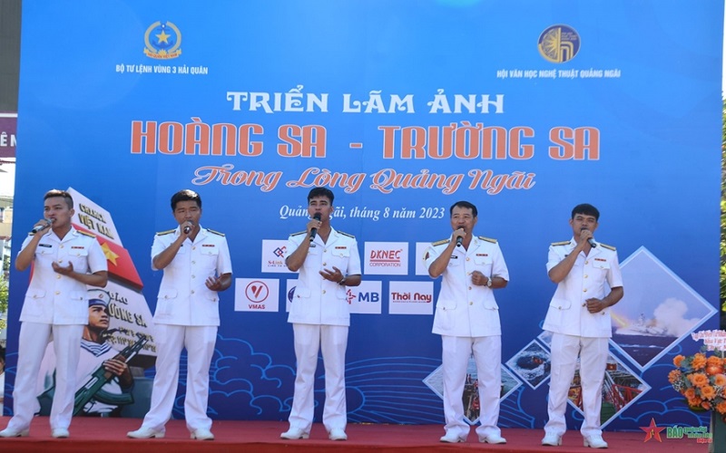 Triển lãm ảnh “Hoàng Sa - Trường Sa trong lòng Quảng Ngãi”