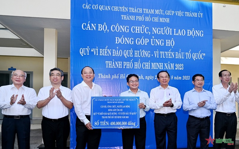 Hơn 400 triệu đồng ủng hộ Quỹ “Vì biển đảo quê hương - Vì tuyến đầu Tổ quốc”