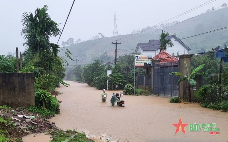 Tỉnh Lâm Đồng: 100% cán bộ, chiến sĩ sẵn sàng giúp dân ứng phó với lũ lụt