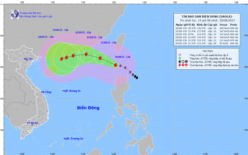 Vùng gần tâm bão Saola gió giật trên cấp 17