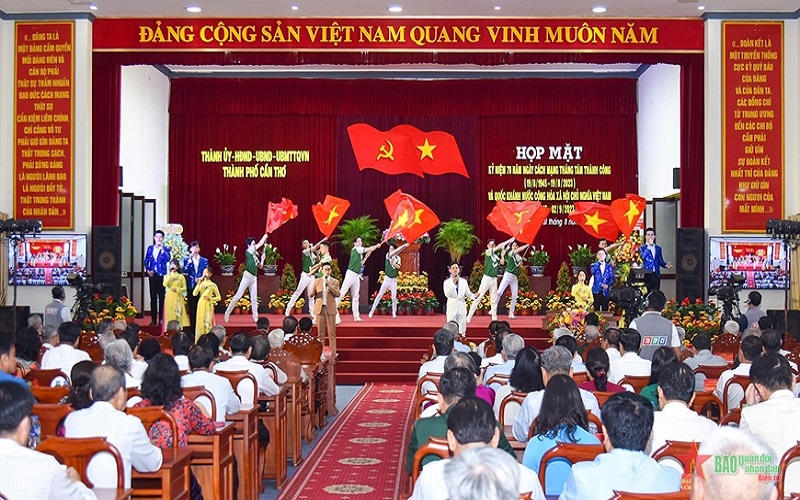 Cần Thơ: Họp mặt kỷ niệm 78 năm Cách mạng Tháng Tám thành công và Quốc khánh 2-9