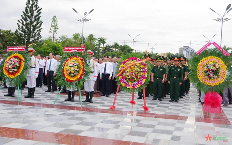 Tỉnh Bình Thuận: Dâng hương tưởng niệm Chủ tịch Hồ Chí Minh và các Anh hùng liệt sĩ