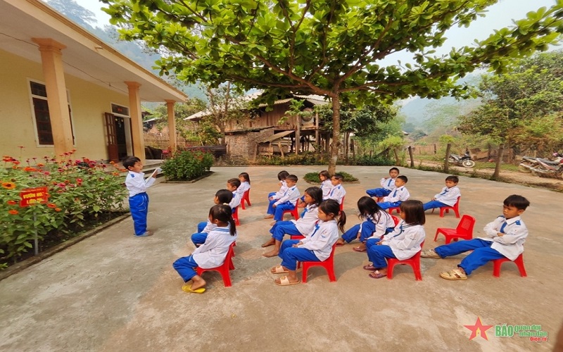 Tháo gỡ khó khăn, thúc đẩy giáo dục phát triển