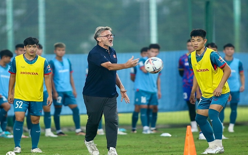 HLV Philippe Troussier chốt danh sách cầu thủ U23 Việt Nam dự Vòng loại U23 châu Á