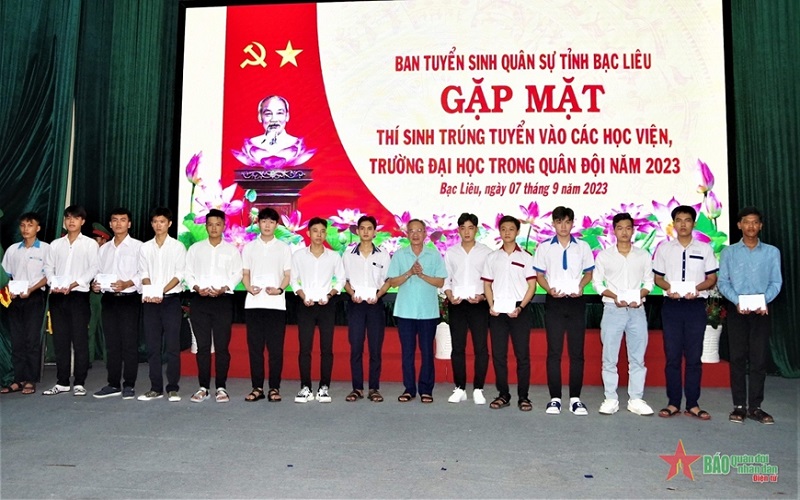 Bạc Liêu và Bến Tre gặp mặt thí sinh trúng tuyển vào các học viện, nhà trường trong Quân đội