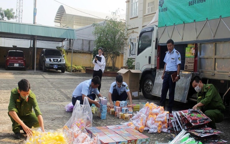 Kiểm tra, tạm giữ trên 1.000 sản phẩm đồ chơi Trung thu không rõ nguồn gốc