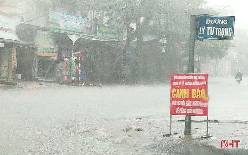 Thời tiết hôm nay, ngày 26-9: Áp thấp nhiệt đới đổ bộ vào miền Trung gây mưa lớn