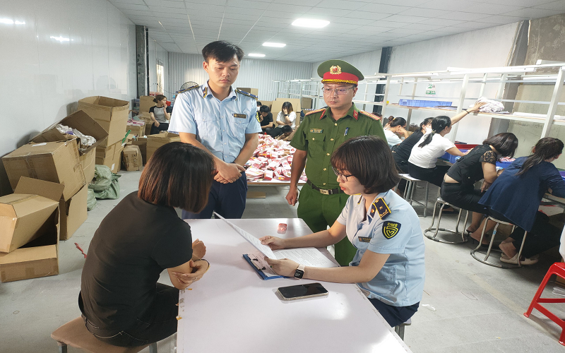 Quản lý thị trường Hà Nam lập kỷ lục mới về phát hiện, thu giữ mặt hàng thuốc lá điện tử