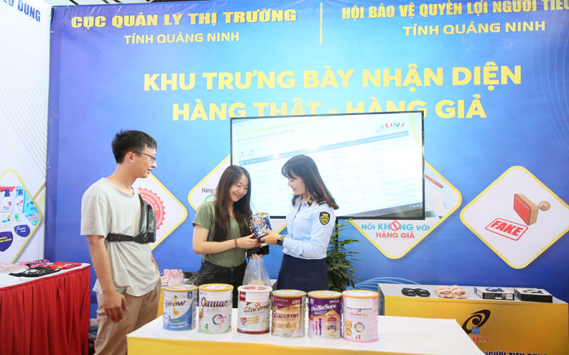 Hội chợ OCOP khu vực Đông Bắc - Quảng Ninh: Nhộn nhịp người dân, du khách tham quan, mua sắm