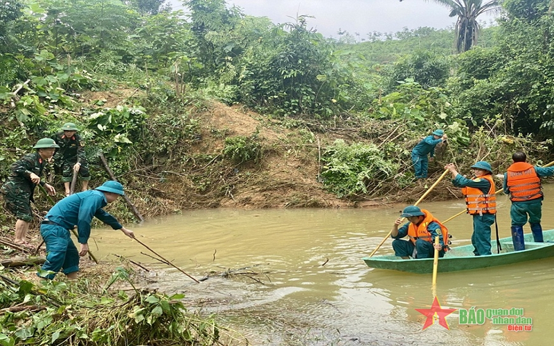 Tiếp tục tìm kiếm một nạn nhân mất tích tại vùng lũ Hương Khê