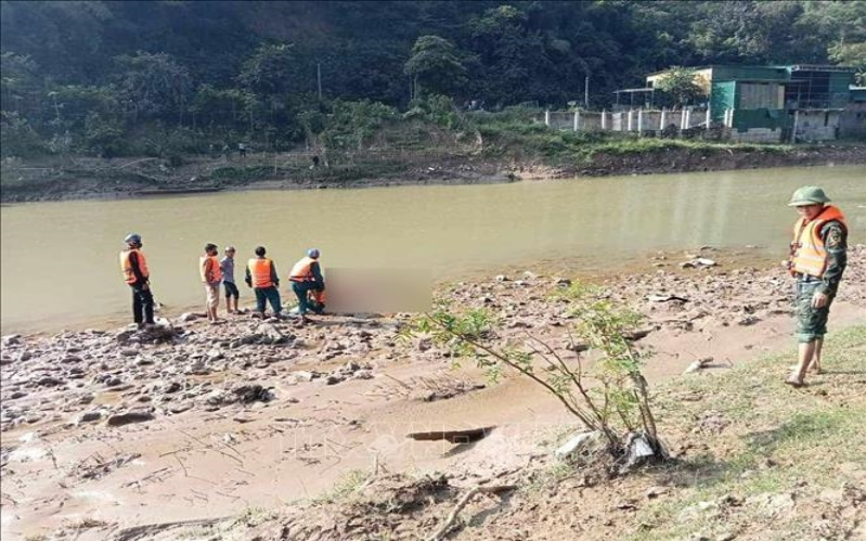 Tìm thấy thi thể nạn nhân đuối nước trên sông Nậm Mộ