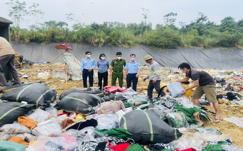 Tuyên Quang: Giám sát tiêu huỷ lượng lớn hàng giả mạo nhãn hiệu, hàng nhập lậu và hàng không rõ nguồn gốc xuất xứ