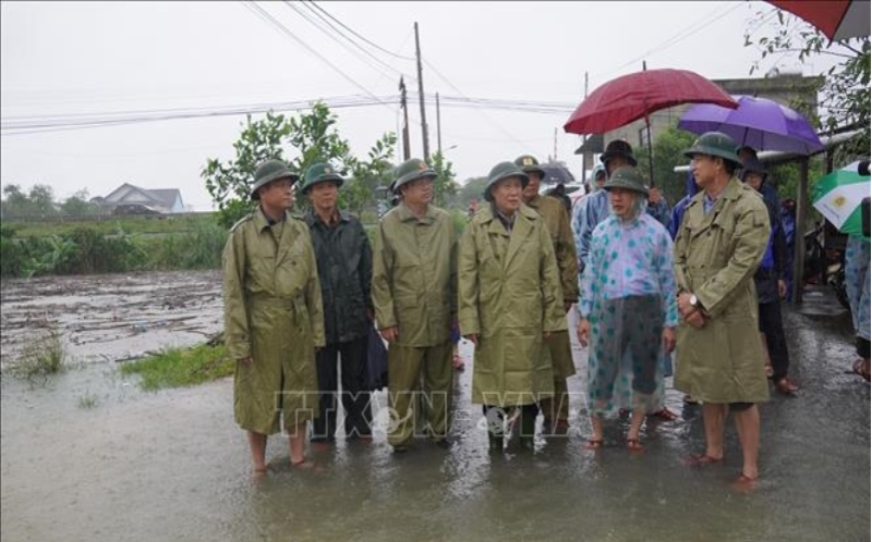 Khẩn trương di dời người dân huyện Hải Lăng (Quảng Trị) ra khỏi vùng ngập lụt