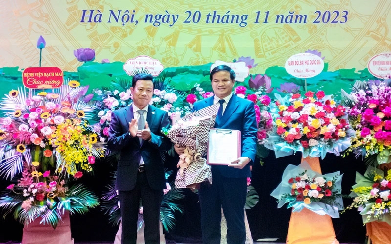 Giám đốc Bệnh viện Bạch Mai kiêm giữ chức vụ Phó hiệu trưởng Trường Đại học Y Dược - Đại học Quốc gia Hà Nội