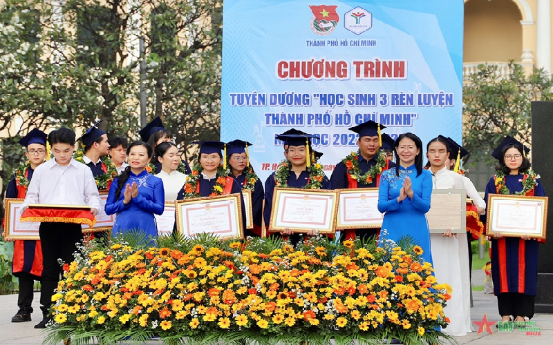 TP Hồ Chí Minh tuyên dương 77 thủ khoa và 80 gương “Học sinh 3 rèn luyện”