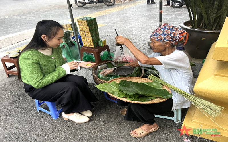 Vấn vương hương cốm làng Vòng