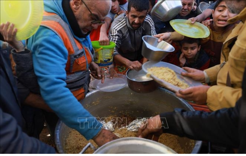 Tranh cãi việc chuyển tiền vào Gaza