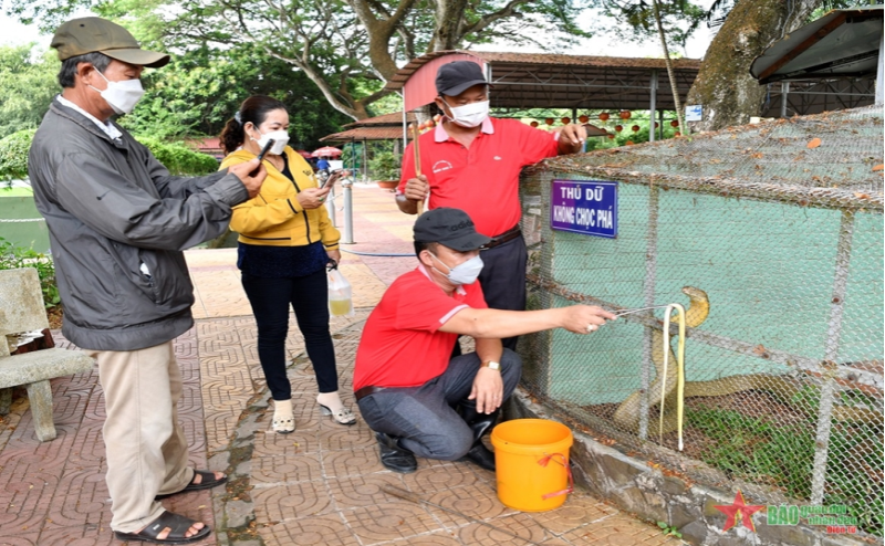 “Bảo mẫu” ở Trại rắn Đồng Tâm, Quân khu 9