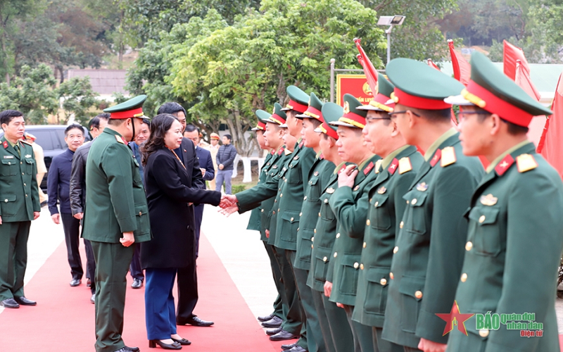 Phó chủ tịch nước Võ Thị Ánh Xuân thăm và động viên lực lượng vũ trang tỉnh Sơn La