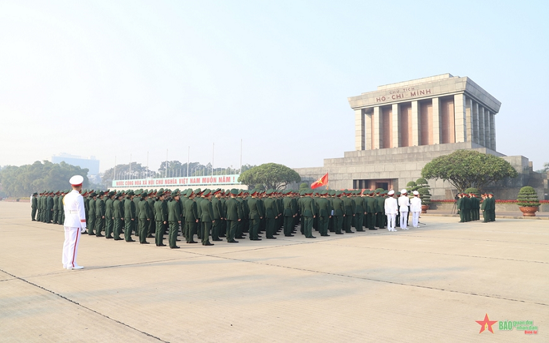 Học viện Kỹ thuật Quân sự tổ chức Lễ báo công dâng Bác đối với học viên Khóa 54