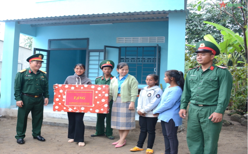 Khánh Hòa: Trao 5 “Nhà đại đoàn kết” tặng các hộ dân có hoàn cảnh khó khăn