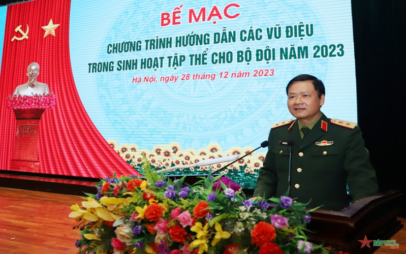 Trung tướng Nguyễn Văn Đức dự bế mạc chương trình hướng dẫn các vũ điệu trong sinh hoạt tập thể cho bộ đội