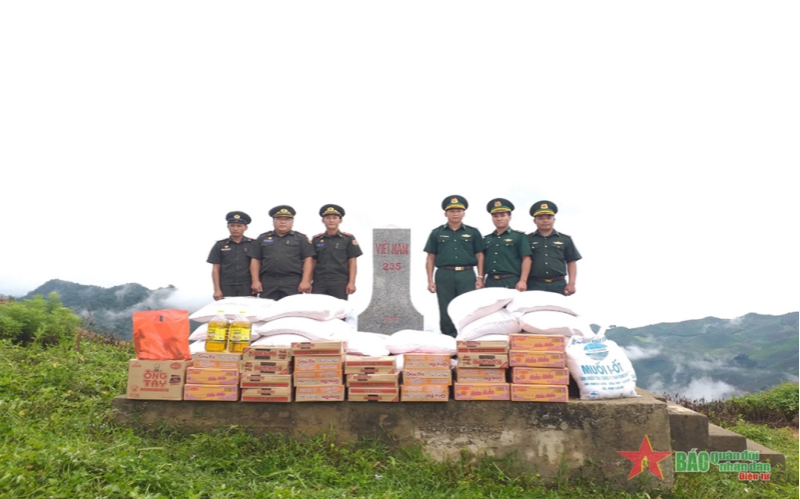 Tăng cường hợp tác giữa lực lượng bảo vệ biên giới Việt Nam - Lào