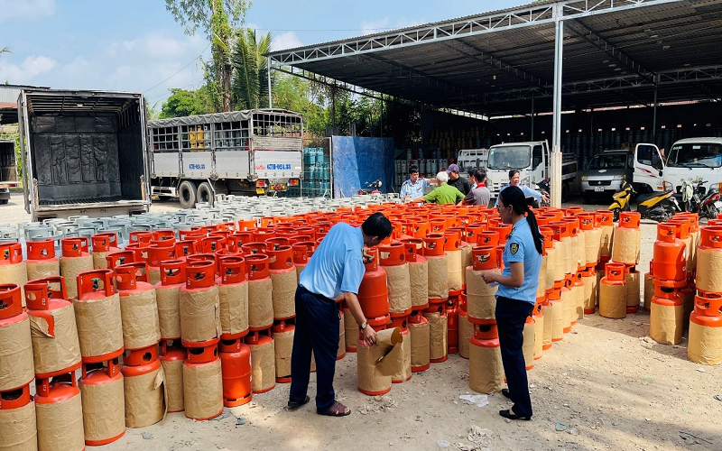 An Giang: Kiểm tra, phát hiện gần 700 vỏ chai LPG mang nhiều nhãn hiệu, không có hóa đơn, chứng từ