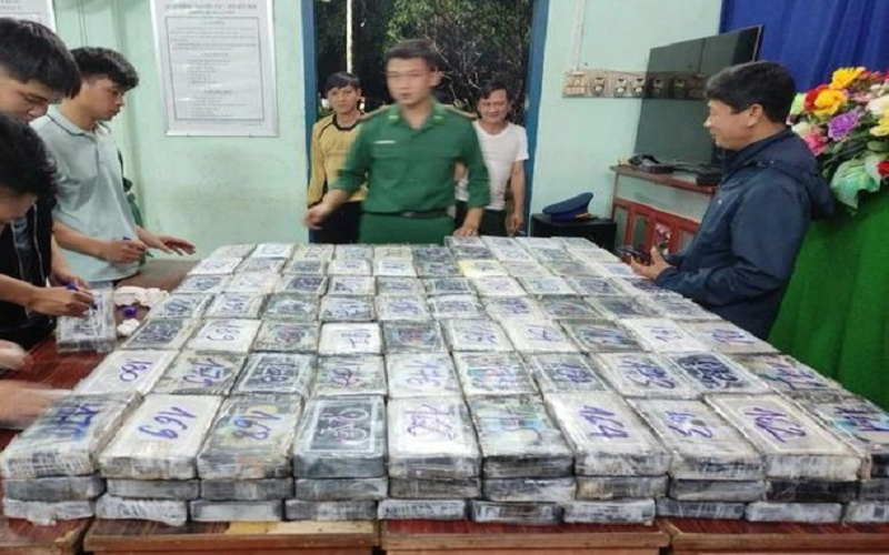 Quảng Ngãi: Phát hiện nhiều gói nilon chứa 287 kg chất bột màu trắng, nghi là chất ma túy cocaine trôi dạt vào khu vực biên giới biển