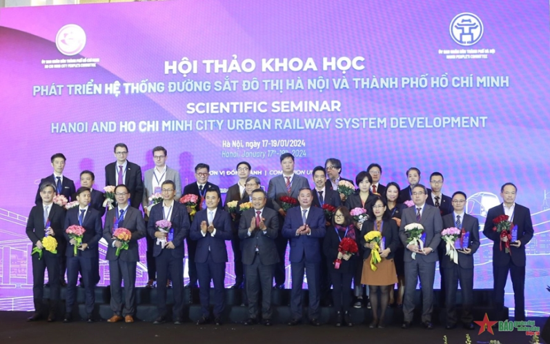 Chủ tịch Ủy ban nhân dân thành phố Hà Nội: Đầu tư vào đường sắt đô thị để giảm ùn tắc và tai nạn giao thông