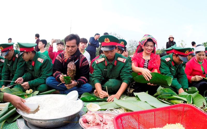 Gần 500 phần quà sẽ được trao cho gia đình chính sách trong chương trình “Bánh chưng xanh - Tết vì người nghèo”