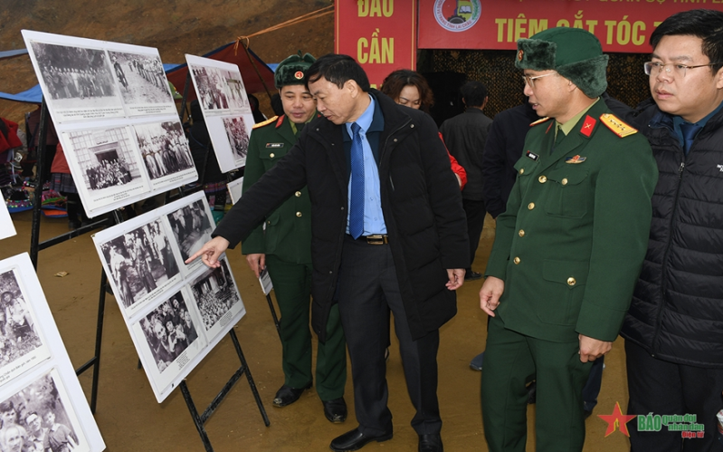 Lai Châu: Sôi nổi chương trình “Xuân biên cương đoàn kết - Tết thắm tình quân dân”