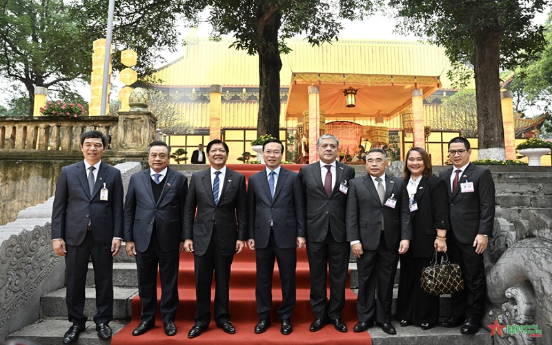 Chủ tịch nước Võ Văn Thưởng và Tổng thống Philippines tham quan Hoàng thành Thăng Long