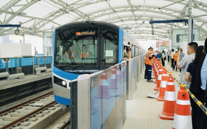 Metro số 1 tiếp tục chạy thử toàn tuyến gần 20km