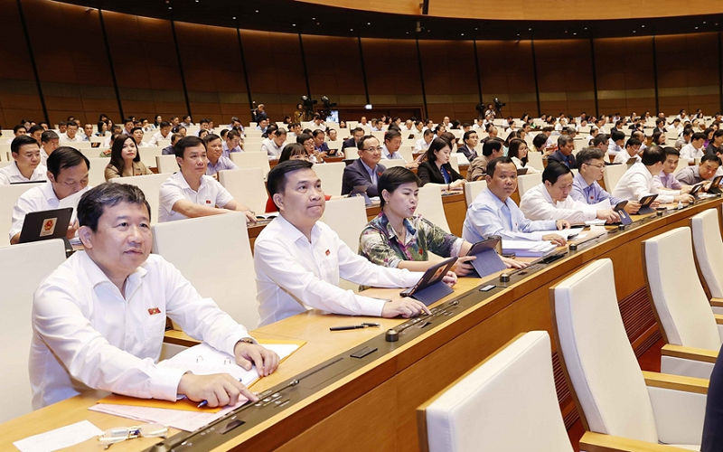 Tự hào tiến bước dưới lá cờ vinh quang của Đảng - Bài 3: Hoàn thiện và thực thi pháp luật trong xây dựng nhà nước pháp quyền XHCN