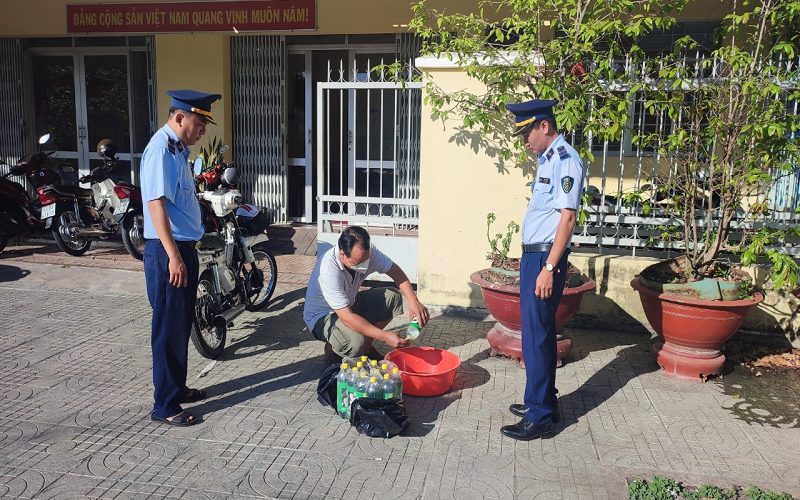 Tiền Giang: Phát hiện sản phẩm nước giải khát nhập lậu thông qua môi trường thương mại điện tử