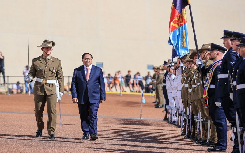 Australia bắn đại bác chào đón Thủ tướng Phạm Minh Chính