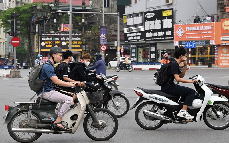 An toàn giao thông: Tràn lan vi phạm quy định về đội mũ bảo hiểm