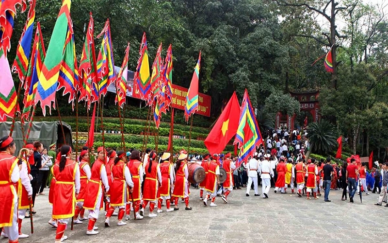 Tham gia giao thông dịp giỗ Tổ Hùng Vương thế nào để tránh ùn tắc?