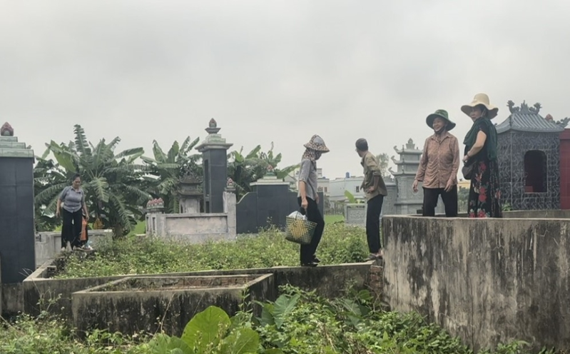 Không thay đổi tập quán mai táng và xây mộ, thế hệ sau sẽ ở đâu?