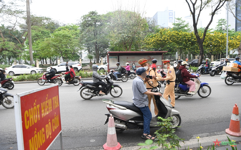 Tăng cường tuần tra kiểm soát xử lý các hành vi vi phạm nồng độ cồn trên địa bàn Hà Nội