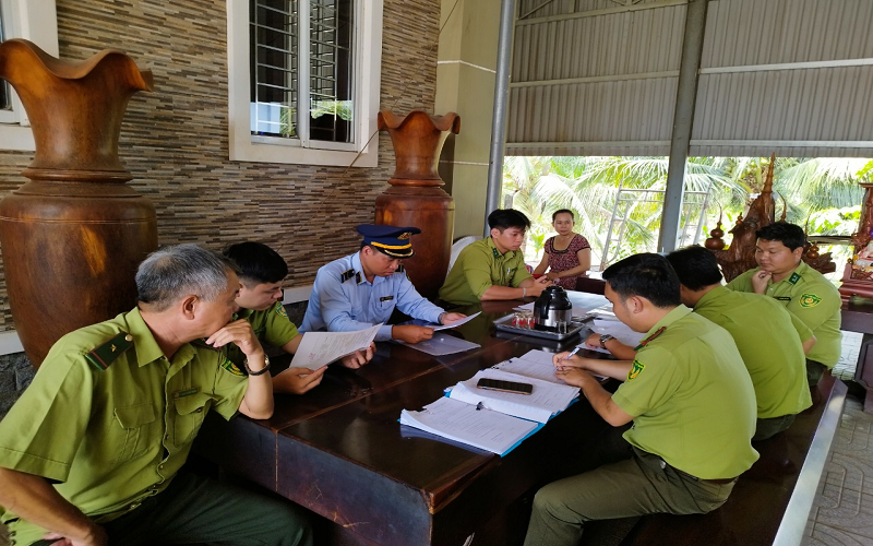 Ngăn chặn mua bán, vận chuyển động vật hoang dã trái phép và chống phá rừng, lấn, chiếm rừng trái pháp luật