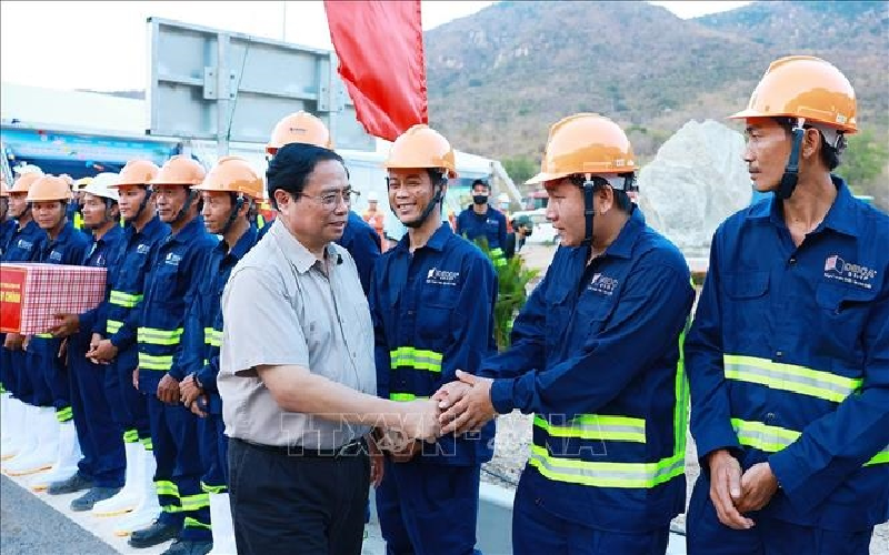 Thủ tướng Phạm Minh Chính phát lệnh đưa vào khai thác đường bộ cao tốc Cam Lâm - Vĩnh Hảo và Diễn Châu - Bãi Vọt