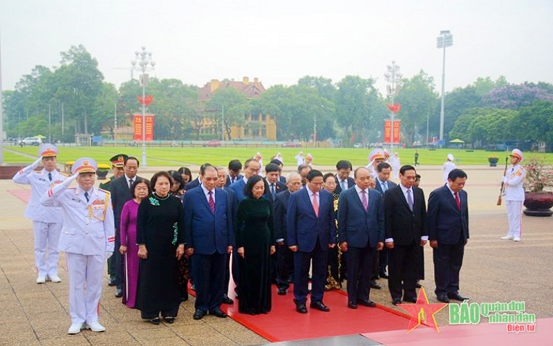 Kỷ niệm 70 năm Chiến thắng Điện Biên Phủ: Lãnh đạo Đảng, Nhà nước vào Lăng viếng Chủ tịch Hồ Chí Minh